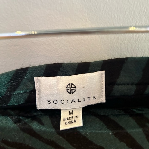 Socialite Green Zebra Skirt - Picture 4 of 4